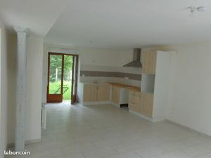 Grand T2 lumineux et calme  charges comprises