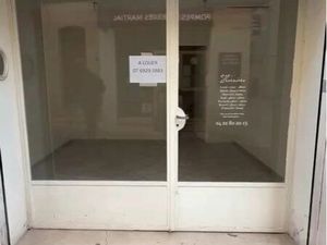 Magasin  centre-ville  De Bandol vide à l’année