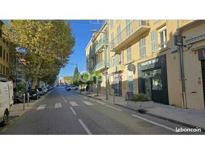Local commercial 61 m²