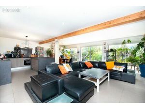 A vendre : Maison de village contemporaine