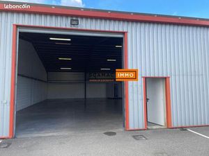 Local industriel 250 m²