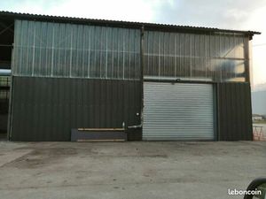 Local industriel 300 m²