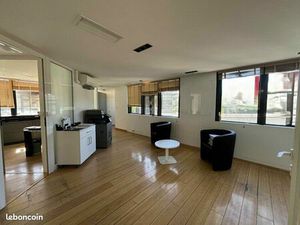 Bureaux 300 m²
