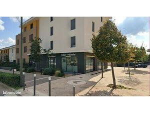 CUERS – LOCAL 100 m² + 70 m² TERRASSE SUD – EMPLACEMENT N°1 FACE ÉCOLE