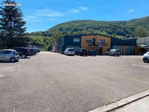 Local 800 m² VOIRON