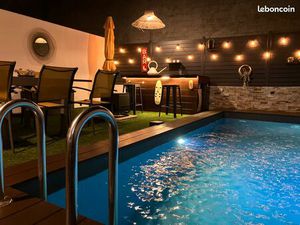 Maison excellent état tout confort  climatisée avec piscine chauffée au calme en cœur du v