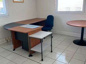 Bureau Parc Kennedy premier étage  deux places de parkings