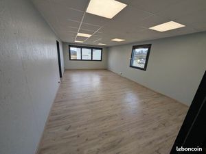 Bureau professionnel de 32 m² – Pont-Évêque