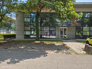 Local professionnel - bureaux - locaux d'activité 135 m2