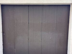 ?️ RARE – Box fermé à louer avec rangements – Garage spacieux