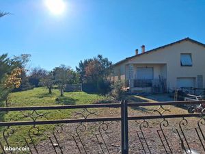 Maison 3 chambres avec grand terrain / dépendances