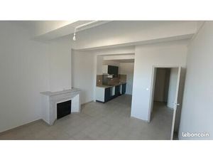 Loue grand T2 CARNOULES