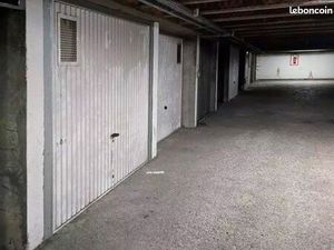 Vends rue du Clos Fleury 1 Parking - 13m2 - Centre-ville