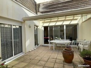 Grand appartement duplex avec Terrasse - Emplacement Central Proche Commerces