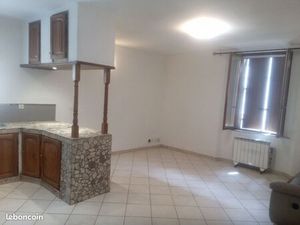 Particulier loue T2 - 590 à TOURVES (var)