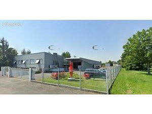 Local bureaux 1 942 m²