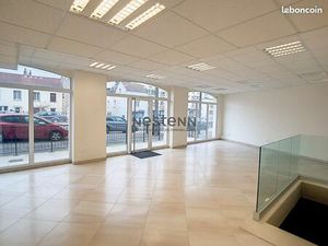 Local 73 m² SAINT FARGEAU PONTHIERRY