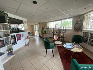 Location Bureau / Local commercial à Savigny-le-Temple