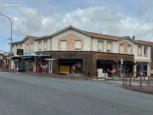 Fargues st Hilaire Local 71 m2 angle de rue