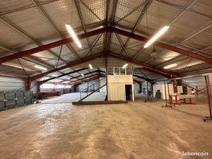 Local 1445 m² Feurs