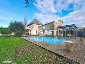 Maison 10 pièces 309 m²