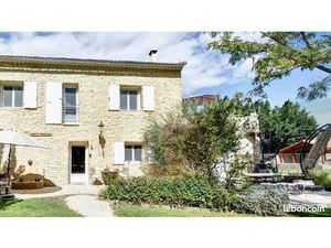 Mas activités chambres d'hôtes et gîte Isle-sur-la-Sorgue Vaucluse très bel objet