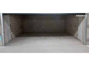 Particulier loue Box de 25 m² à Chatillon