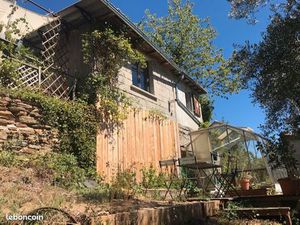 Mazet sur terrain agricole et de loisirs