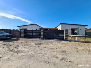 Maison ossature bois 2020 – 89 m² – Cohade – RT2012 – 3 chambres – Terrain 500 m² clos – D