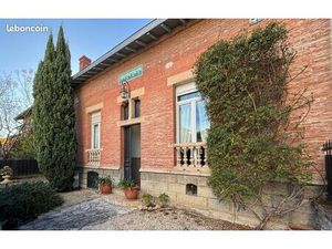 Secteur station métro Côte Pavée Maison ancienne avec jardin