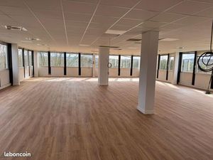 Bureaux 210m² à louer Labège