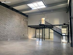 Local d'activité 302 m²