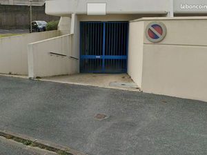 Grand garage de plus de 50m2