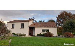 Charmante maison lumineuse avec grand terrain arboré