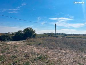 Terrain à Pouzolles-556m2