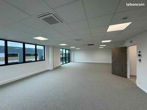 Local d'activité 366 m²