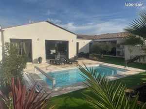 Maison Contemporaine avec Piscine