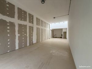 Local 75 m² Fréjus