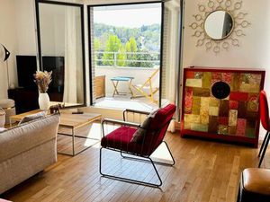 Rueil-Malmaison – Grand T4 meublé 87 m² • Terrasse 17 m² • Parking ×2 • Résidence 2020 – B