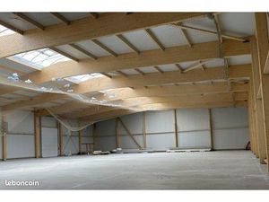 Local industriel 850 m²