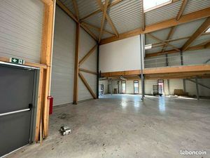 Local d'activité 869 m²