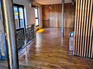 A LOUER-local commercial emplacement n¨1.face au halles et parking de NIORT