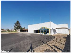 Terrain + bâtiment - Zone commerciale très prisée (35.000 véhicules / jour)