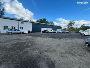 À louer local professionnel de 180 m²  idéalement situé et adapté à de nombreuses activité