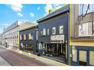 Prachtig winkelpand met duplex op groot perceel