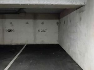 Place de parking couverte et sécurisée