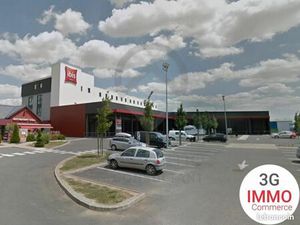 Local commercial 742 m²