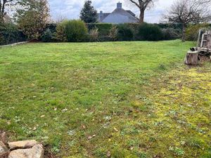 Terrain constructible de 609 m2 sur Surzur