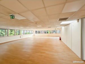 Bureaux 383 m²