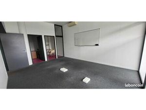 Loue local bureau ou cabinet de therapie. 35m2